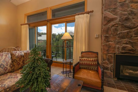 Trails End Penthouse - Ski In - Out - Stroll To Main Street House in Breckenridge