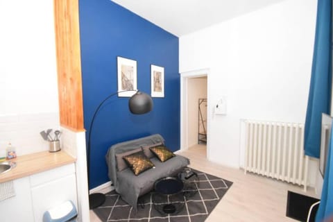 CHARMANT APPART - HYPER CENTRE - TRAMWAY - FREE WIFI - leRelaisdOdile4 Condo in Valenciennes