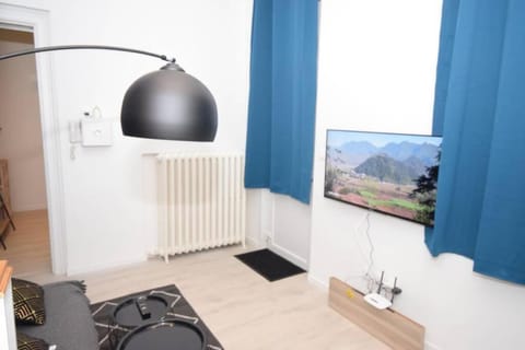 CHARMANT APPART - HYPER CENTRE - TRAMWAY - FREE WIFI - leRelaisdOdile4 Condo in Valenciennes