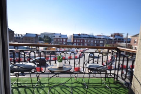 Balcony/Terrace, City view, Street view