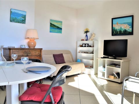 Appartement 3P avec vue mer, accès direct plage, 6 couchages, parking, Le Lavandou - FR-1-251-374 Apartment in Le Lavandou