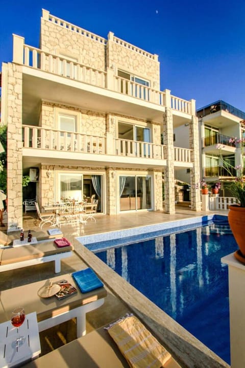 Ketchy Villa , Sleeps 14 , Heated Infinity pool , Wifi , Sunset in Kalkan Villa in Kalkan Belediyesi