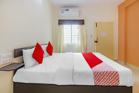 OYO Flagship 77067 P N K Suites Hotel in Bengaluru
