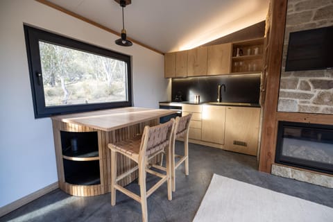 Crafters Luxury Cabins, Spectacular Views Chalet in Crackenback