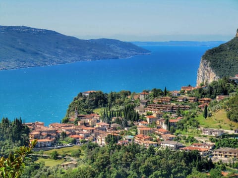 Natural landscape, Bird's eye view, View (from property/room), Hiking, City view