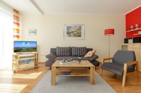 Communal lounge/ TV room, Living room, Seating area