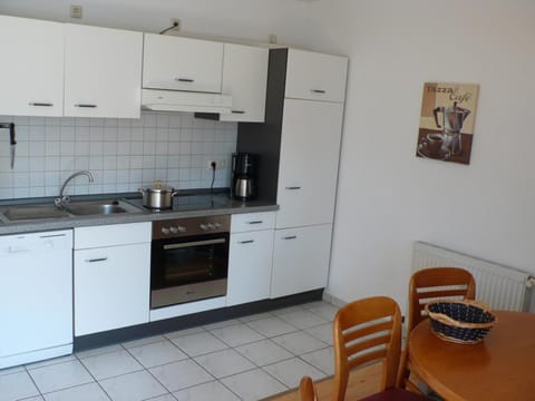 Kitchen or kitchenette, Dining area, dishwasher, oven, stove