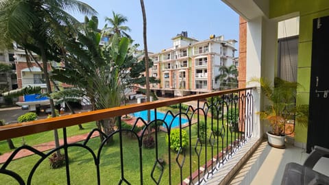 Property building, Garden, Balcony/Terrace, Garden view, Pool view, Swimming pool