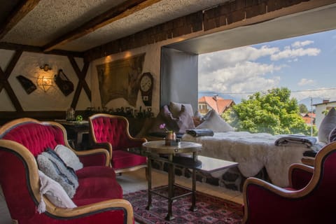 Communal lounge/ TV room