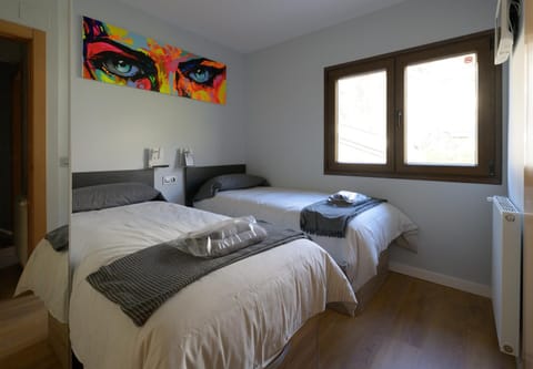 Apartamento frente telecabina Vallnord - Bike park 641 Apartment in AD400 La Massana, Andorra