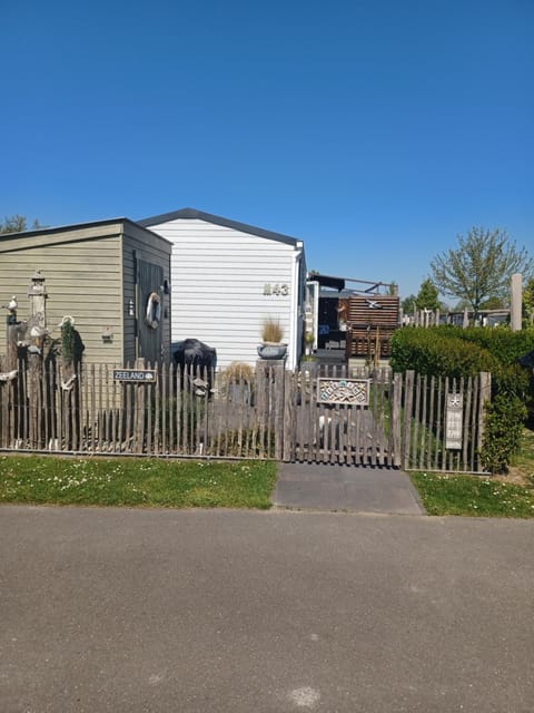 Chalet Zeewind Chalet in Oostkapelle