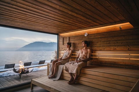 Sauna, Spa and wellness centre/facilities, Lake view