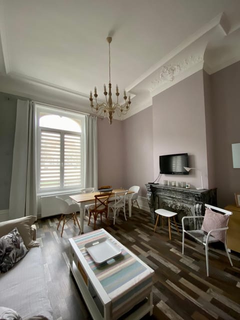 GRAND APPARTEMENT DE STYLE HAUSSMANNIEN Apartment in Hauts-de-France