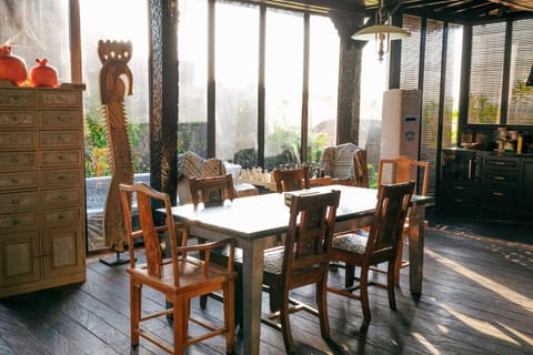 Living room, Dining area, Garden view