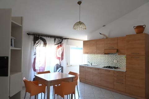 RS322 - Marcelli, bilocale fronte mare con spiaggia inclusa Apartment in Marcelli