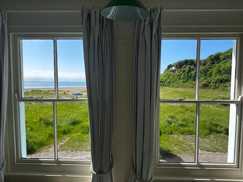 Mariner's Cottage - on Kingsdown beach House in Dover District