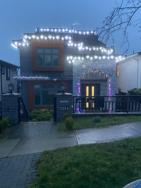 Six minutes to Rupert station Bed and Breakfast in Vancouver