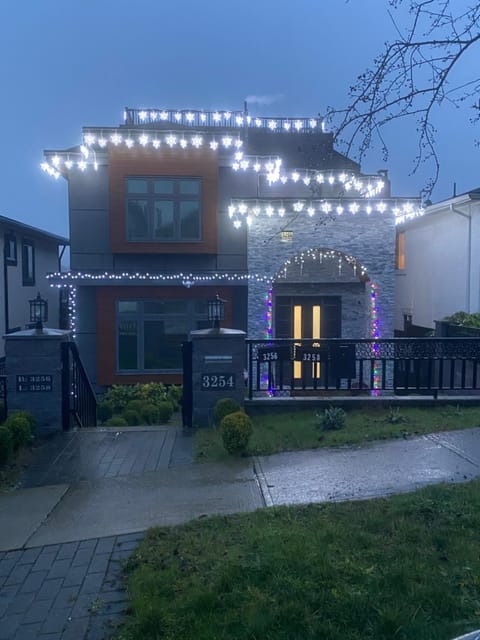 Six minutes to Rupert station Bed and Breakfast in Vancouver