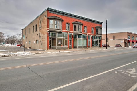 Fort Howard Lodge Green Bay Modern Escape Apartment in Green Bay