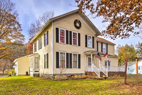 Spacious Victorian Home quarter Mi to Holiday Valley! Haus in Ellicottville
