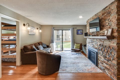 Ski-In and Out and Golf Condo with A and C at Holiday Valley! Condominio in Cattaraugus