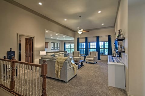 Expansive Townhome with Game Room and Community Pool House in Table Rock Lake