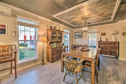 Charming Retreat with Water View, Walk to Downtown House in Beaufort