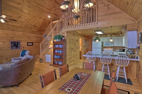 Smoky Mountain Cabin with Hot Tub and Views! House in Swain County