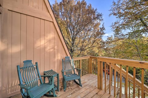 White Tail Retreat with Shared Hot Tub and Pool Access Condo in Beech Mountain