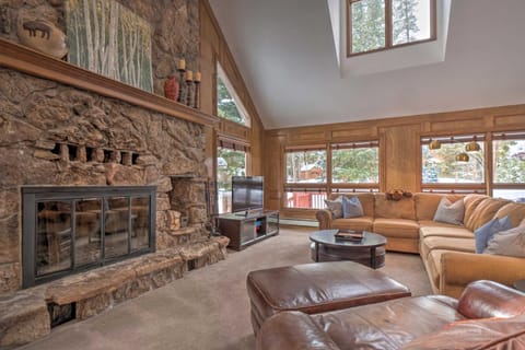 Pet-Friendly Breckenridge Home with Hot Tub! Maison in Blue River