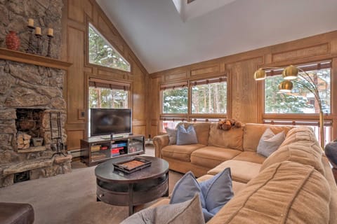 Pet-Friendly Breckenridge Home with Hot Tub! Maison in Blue River