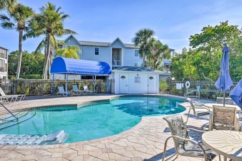 Updated Resort Retreat on Anna Maria Island! Condominio in Holmes Beach