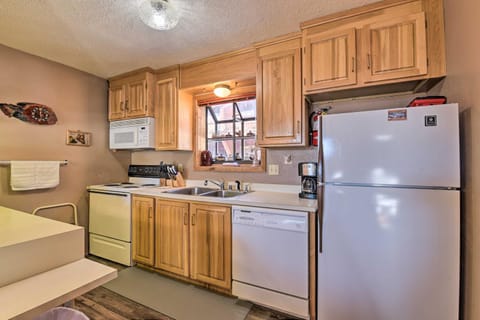 Charming Angel Fire Condo, Walk to Ski Lifts Condo in Angel Fire