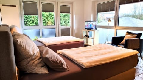 Bed, TV and multimedia, wardrobe