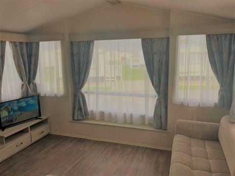 Spruce Deluxe Holiday Home House in Mablethorpe