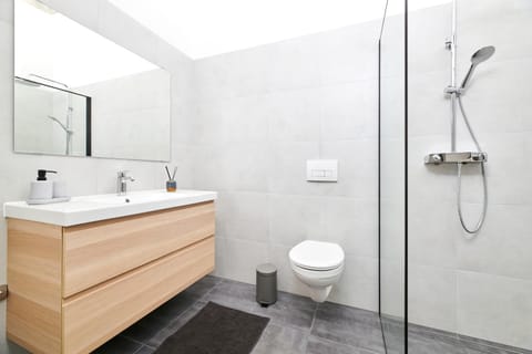 Shower, Toilet, Bathroom