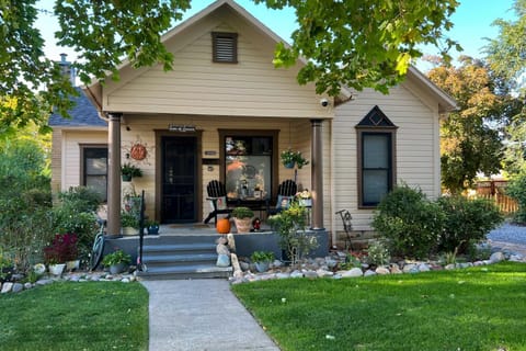 Montrose Escape with Yard Walk to Downtown and Park! Casa in Montrose