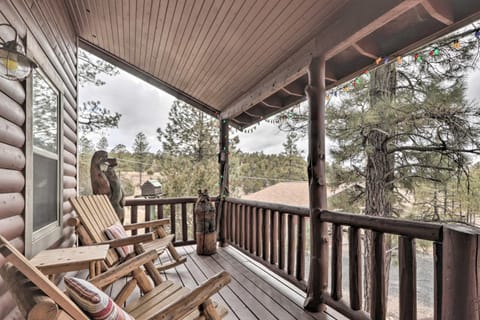 Cozy National Forest Escape with Porch and Games! Casa in Heber-Overgaard