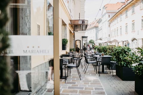 Property building, Balcony/Terrace, Breakfast