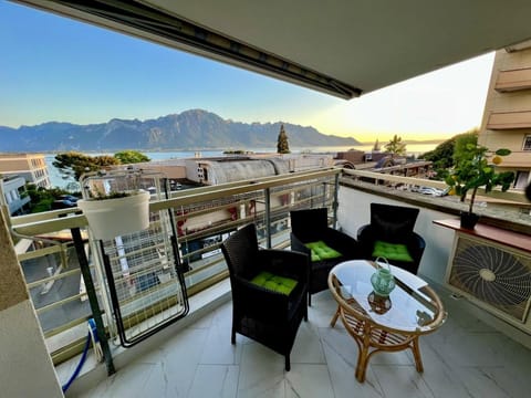 Property building, Day, Natural landscape, View (from property/room), Balcony/Terrace, Seating area, Lake view, Mountain view, River view, Sea view