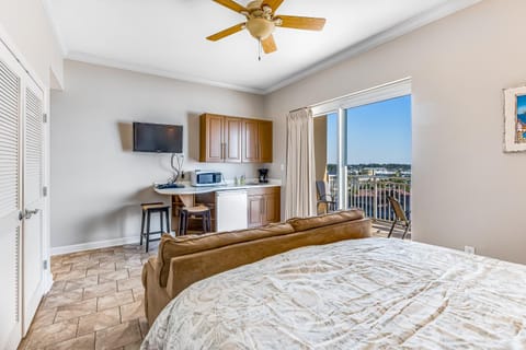 Sterling Beach III Apartment in Lower Grand Lagoon