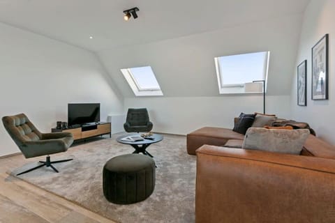 Huswell - Spacious 3 bedroom apartment with private garage Apartment in Knokke-Heist