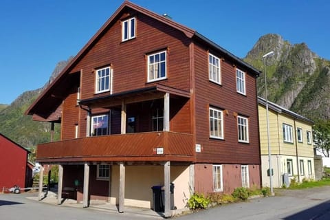 Koselig hus i havna Condo in Lofoten