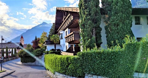 Property building, Facade/entrance, Garden, View (from property/room), Mountain view, Quiet street view