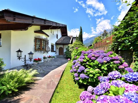 Property building, Patio, Facade/entrance, Natural landscape, Summer, Garden, Garden view, Mountain view
