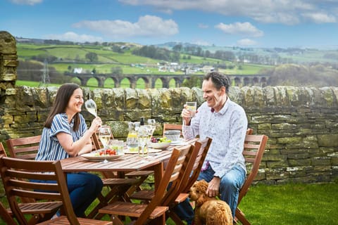 Natural landscape, Food and drinks, Dining area