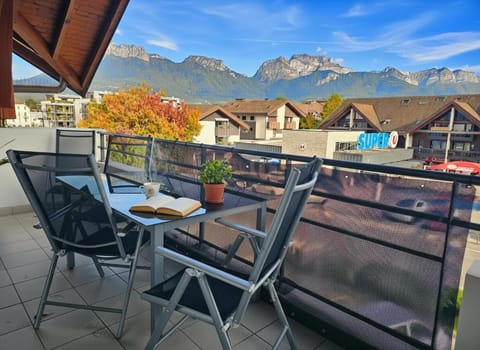 Balcony/Terrace, Mountain view