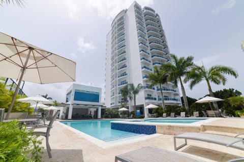 Property building, Day, Pool view, Swimming pool