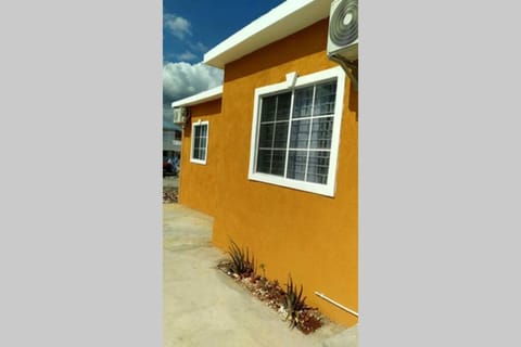 Home -felt Two bedroom vacation home in Portmore Haus in Portmore