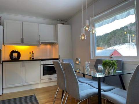 Dining area, kitchen